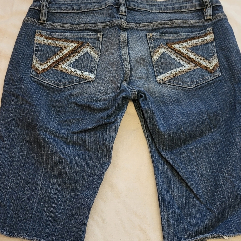 😁*BOGO SALE*😁 Clash jean shorts size 11